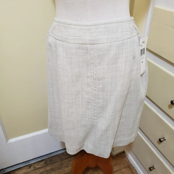 Jones New York Mini Skirt Career Work Bright Cream Size 10 NWT - Picture 1 of 4